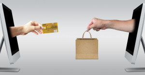 ¿Se puede devolver un cargo indebido en la tarjeta de débito o crédito?